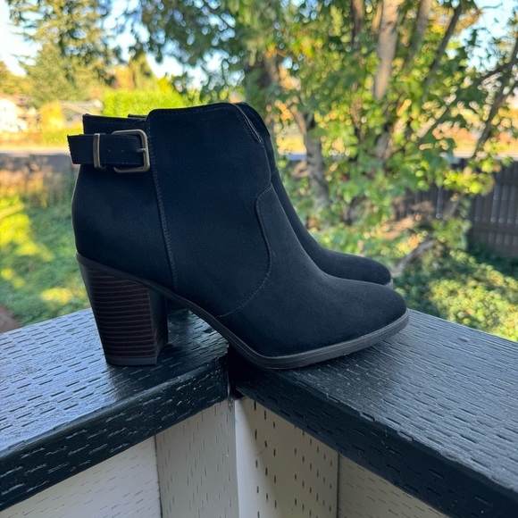 Justfab Women’s Olly Black Faux Suede Textile Heeled Ankle Bootie Size 10‎ - Picture 1 of 9